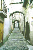 Via Lata dal basso