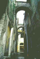 Vicolo Tre Archetti da Largo Gorizia
