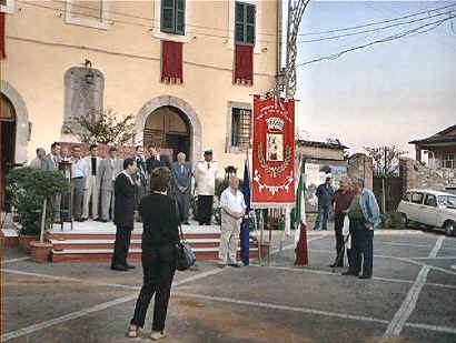 La presentazione del Gonfalone il 15 agosto 2002