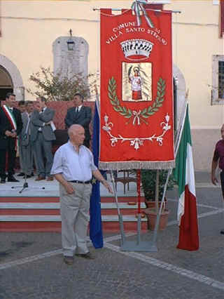 Alfonso Felici con il Gonfalone