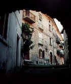 Il Palazzo del Marchese visto da sotto la casamatta dell'ingresso principale