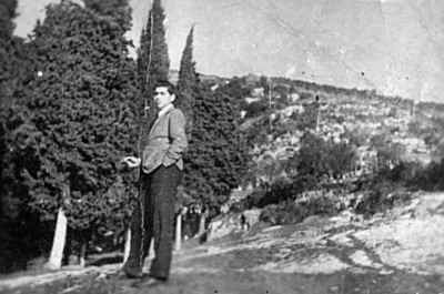 Primo al lato destro dell'attuale Cimitero di Villa - 1947 