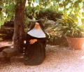 Suor Teresa in preghiera a Roma